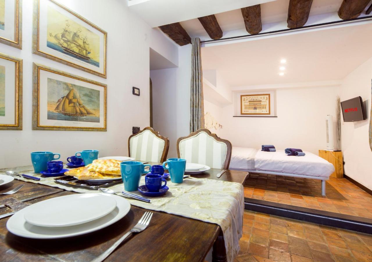 Apartmán Elegante Loft In Centro Storico Acquario Janov Exteriér fotografie