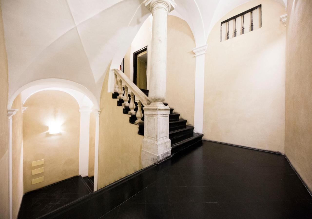 Apartmán Elegante Loft In Centro Storico Acquario Janov Exteriér fotografie